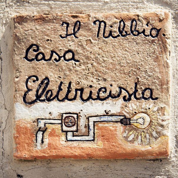 casa-dell-elettricista-mattonella